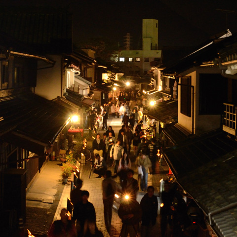 夜の本町通り