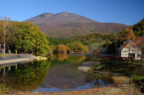 長老湖と不忘山